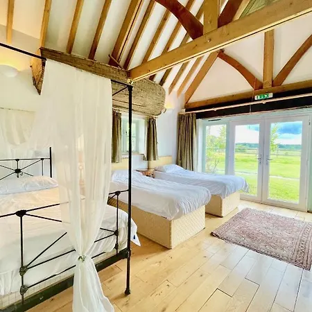 House On The Brooks Self Catering Holiday Let South Downs West Sussex Sleeps 14 Pulborough Exterior foto
