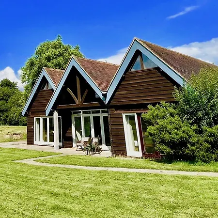 House On The Brooks Self Catering Holiday Let South Downs West Sussex Sleeps 14 Pulborough Exterior foto