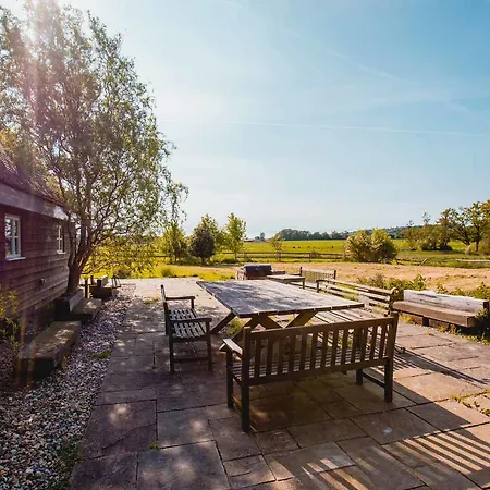 House On The Brooks Self Catering Holiday Let South Downs West Sussex Sleeps 14 Pulborough Exterior foto