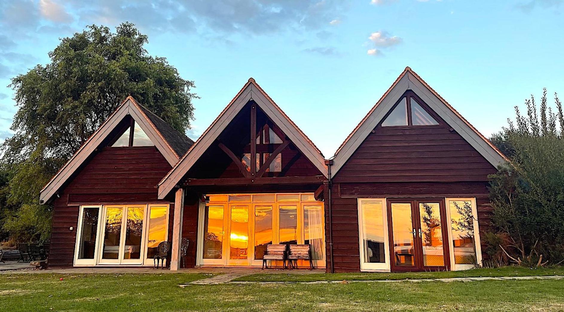 House On The Brooks Self Catering Let South Downs West Sussex Sleeps 14 * Pulborough